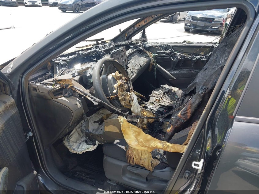 2025 Toyota Corolla cross VIN 7MUFBABG7SV074123 IAAI salvage auction — EXTERIOR BURN, Salvage (North Carolina), sold $2,350 on 2026-07-06 (photo 5)