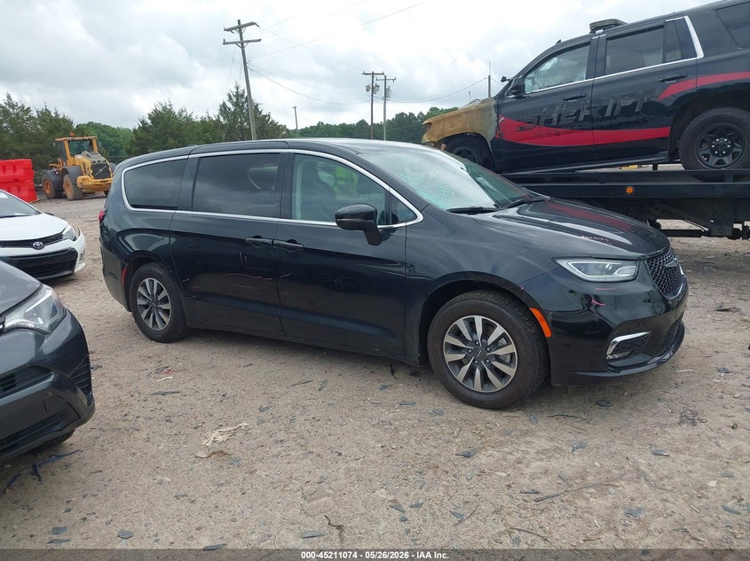 2023 Chrysler Pacifica VIN 2C4RC1L78PR541102 IAAI salvage auction — LEFT SIDE, Salvage Title, sold $8,400 on 2026-07-13 (photo 1)