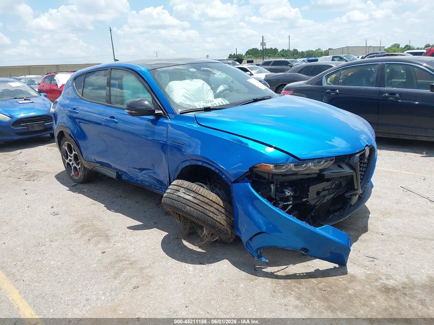 2024 Alfa romeo Tonale VIN ZASPATDW6R3060926 — IAAI salvage auction photo