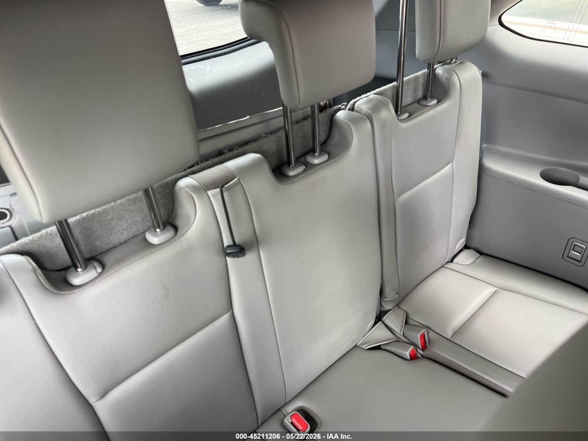 2019 Toyota Highlander VIN 5TDJZRFH4KS588142 IAAI salvage auction — NORMAL WEAR, Clear (Massachusetts), sold $8,550 on 2026-07-29 (photo 6)