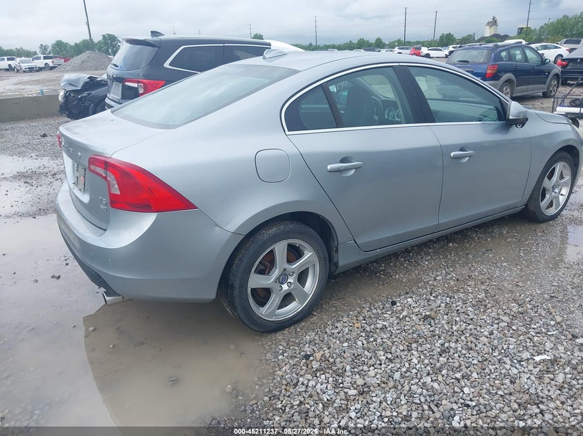 2013 Volvo S60 VIN YV1612FH0D2196073 IAAI salvage auction — NORMAL WEAR, Salvage Title, sold $300 on 2026-07-15 (photo 4)