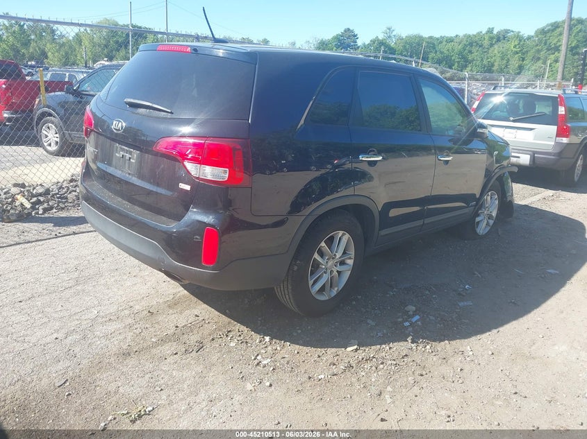 2015 Kia Sorento VIN 5XYKTCA60FG640846 IAAI salvage auction — ROLLOVER, Salvage (Rhode Island), sold $25 on 2026-07-28 (photo 4)