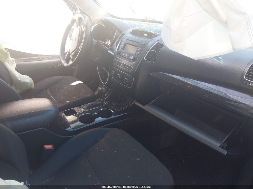 2015 Kia Sorento VIN 5XYKTCA60FG640846 IAAI salvage auction — ROLLOVER, Salvage (Rhode Island), sold $25 on 2026-07-28 (photo 5)
