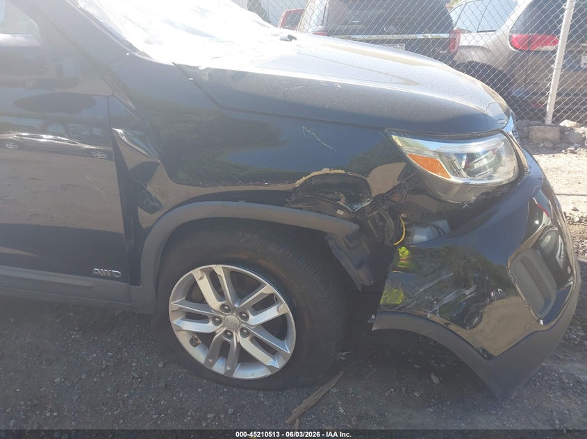 2015 Kia Sorento VIN 5XYKTCA60FG640846 IAAI salvage auction — ROLLOVER, Salvage (Rhode Island), sold $25 on 2026-07-28 (photo 6)
