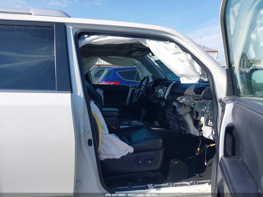 2018 Toyota 4runner VIN JTEBU5JRXJ5562141 IAAI salvage auction — RIGHT FRONT, Salvage Title, sold $13,800 on 2026-07-06 (photo 5)
