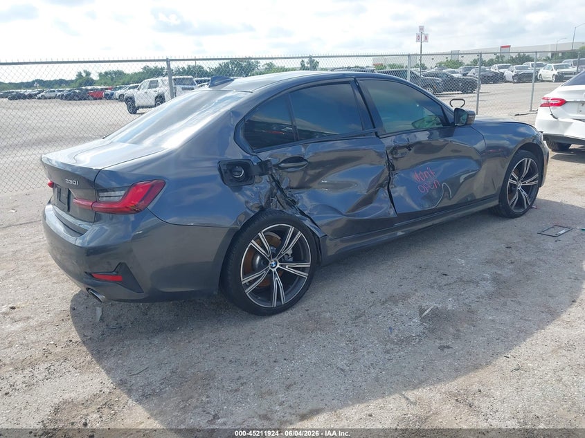 2022 BMW 3er VIN 3MW5R1J00N8C69772 IAAI salvage auction — RIGHT SIDE, Salvage Title, sold $11,000 on 2026-07-28 (photo 4)