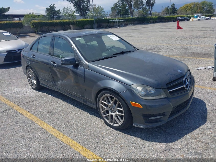 2013 Mercedes-benz C-klasse VIN WDDGF4HB0DA789895 IAAI salvage auction — RIGHT SIDE, Salvage Title, sold $775 on 2026-07-14 (photo 1)