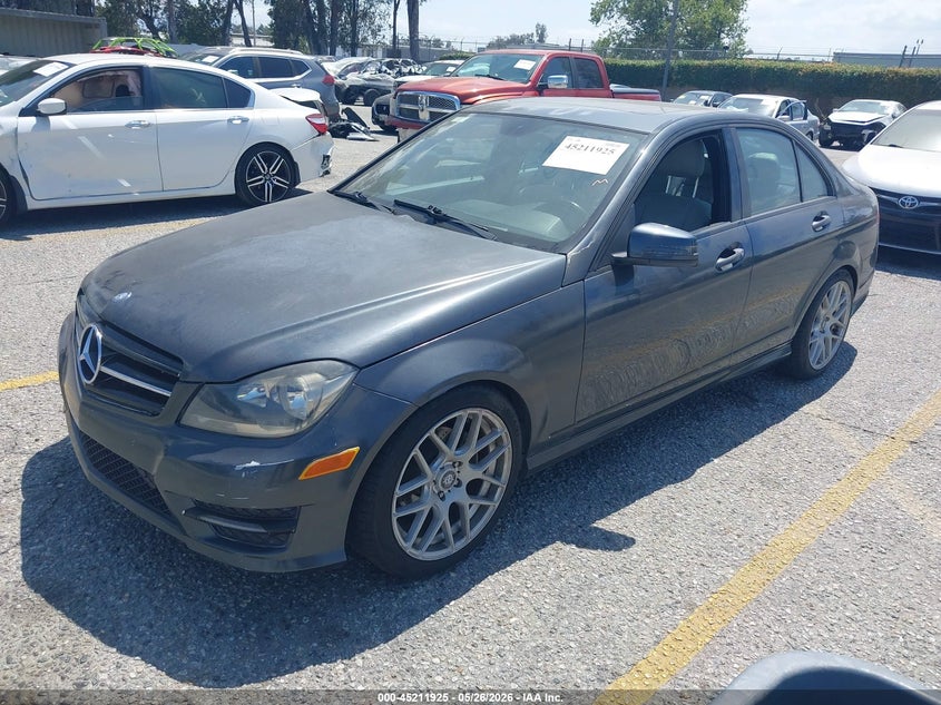 2013 Mercedes-benz C-klasse VIN WDDGF4HB0DA789895 IAAI salvage auction — RIGHT SIDE, Salvage Title, sold $775 on 2026-07-14 (photo 2)