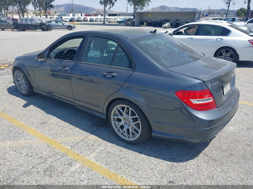 2013 Mercedes-benz C-klasse VIN WDDGF4HB0DA789895 IAAI salvage auction — RIGHT SIDE, Salvage Title, sold $775 on 2026-07-14 (photo 3)