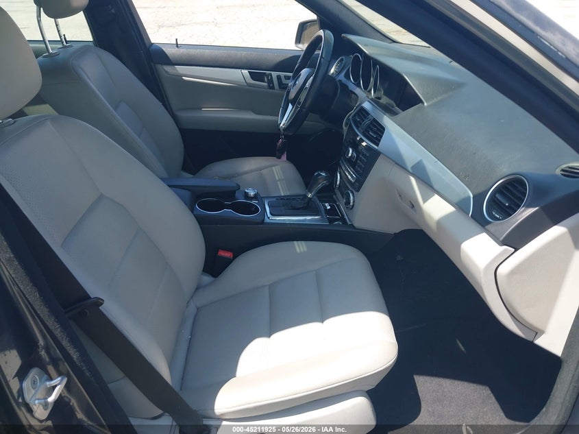 2013 Mercedes-benz C-klasse VIN WDDGF4HB0DA789895 IAAI salvage auction — RIGHT SIDE, Salvage Title, sold $775 on 2026-07-14 (photo 5)
