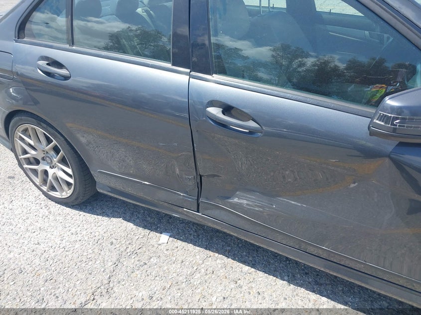 2013 Mercedes-benz C-klasse VIN WDDGF4HB0DA789895 IAAI salvage auction — RIGHT SIDE, Salvage Title, sold $775 on 2026-07-14 (photo 6)