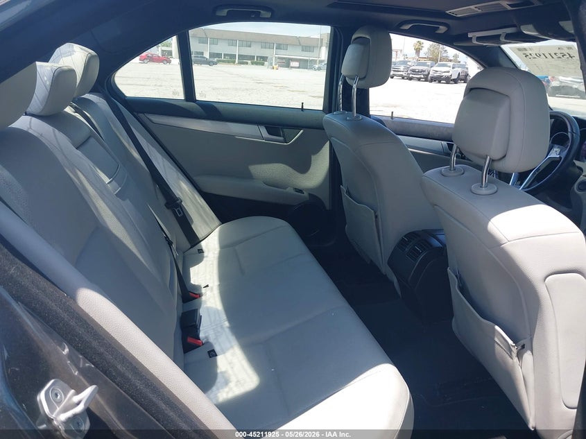 2013 Mercedes-benz C-klasse VIN WDDGF4HB0DA789895 IAAI salvage auction — RIGHT SIDE, Salvage Title, sold $775 on 2026-07-14 (photo 8)