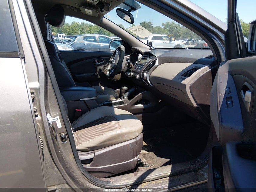 2011 Hyundai Tucson VIN KM8JUCAC7BU135650 IAAI salvage auction — REAR END, Salvage (South Carolina), sold $725 on 2026-07-08 (photo 5)