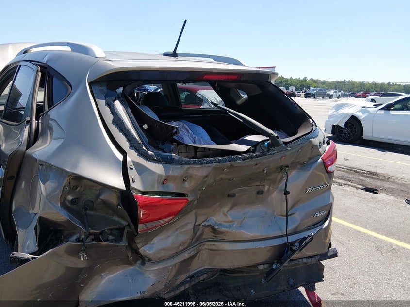 2011 Hyundai Tucson VIN KM8JUCAC7BU135650 IAAI salvage auction — REAR END, Salvage (South Carolina), sold $725 on 2026-07-08 (photo 6)
