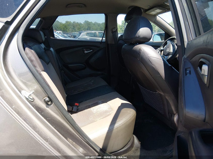 2011 Hyundai Tucson VIN KM8JUCAC7BU135650 IAAI salvage auction — REAR END, Salvage (South Carolina), sold $725 on 2026-07-08 (photo 8)