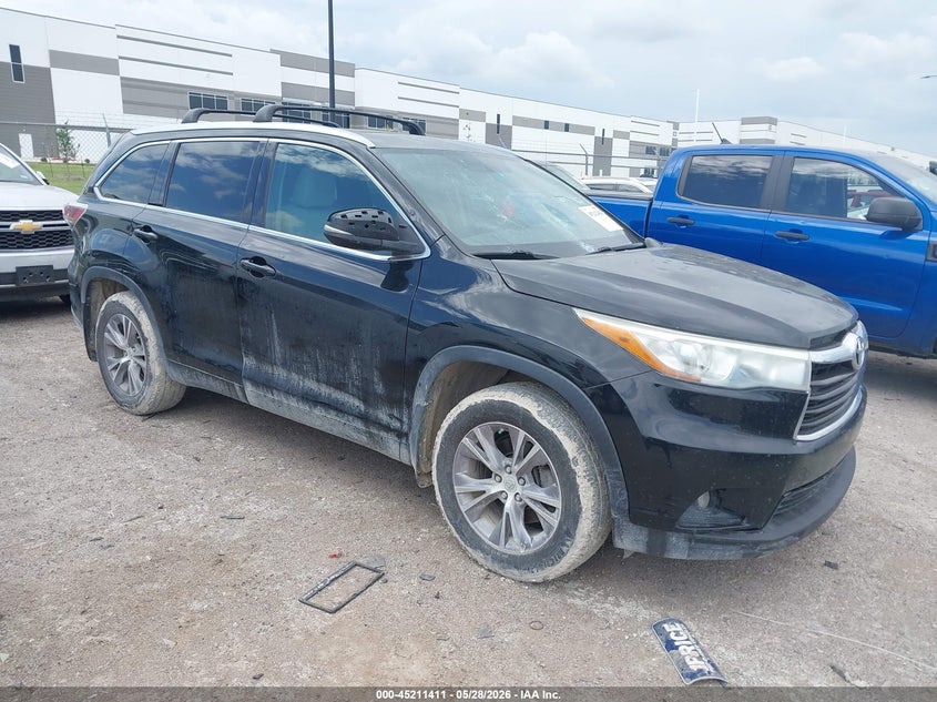 2015 Toyota Highlander VIN 5TDJKRFH7FS107407 IAAI salvage auction — HAIL, Salvage Title, sold $3,700 on 2026-07-28 (photo 1)