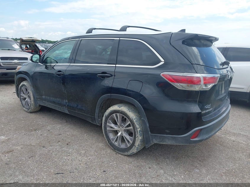 2015 Toyota Highlander VIN 5TDJKRFH7FS107407 IAAI salvage auction — HAIL, Salvage Title, sold $3,700 on 2026-07-28 (photo 3)