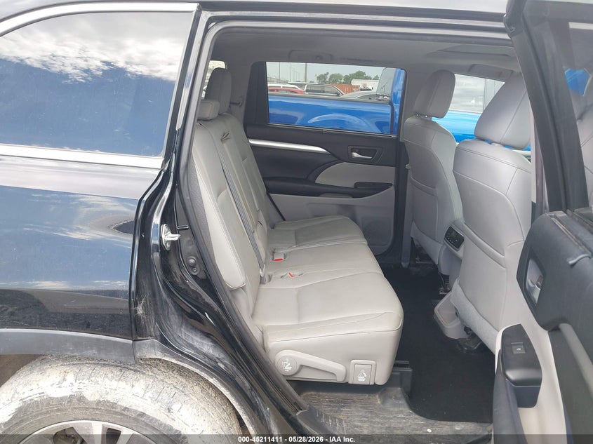 2015 Toyota Highlander VIN 5TDJKRFH7FS107407 IAAI salvage auction — HAIL, Salvage Title, sold $3,700 on 2026-07-28 (photo 8)