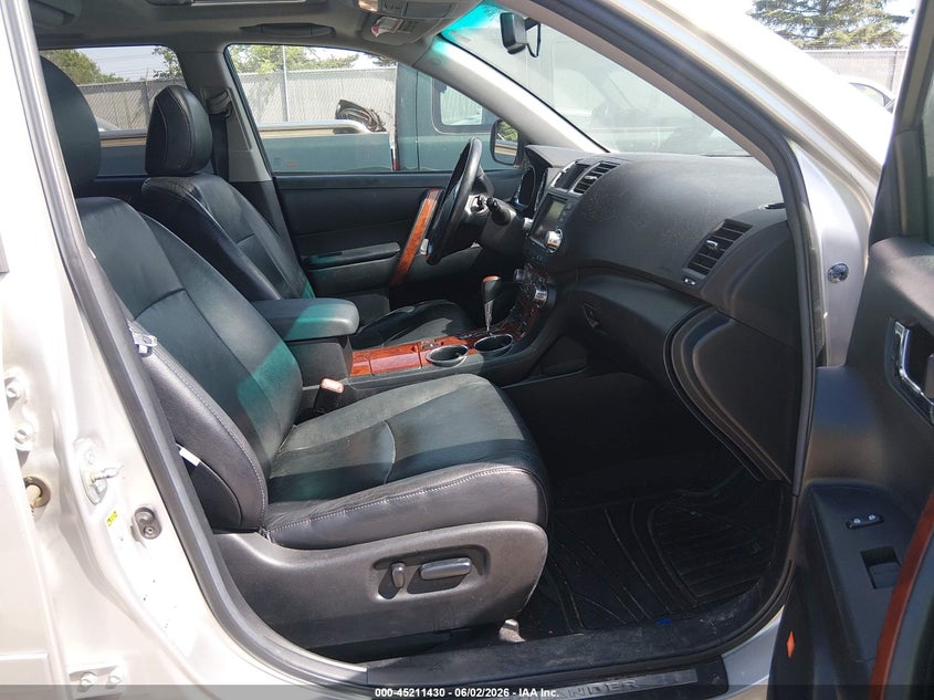 2011 Toyota Highlander VIN 5TDDK3EH2BS083801 IAAI salvage auction — HAIL, Clear (Wisconsin), sold $3,900 on 2026-07-08 (photo 5)