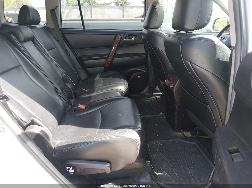 2011 Toyota Highlander VIN 5TDDK3EH2BS083801 IAAI salvage auction — HAIL, Clear (Wisconsin), sold $3,900 on 2026-07-08 (photo 8)