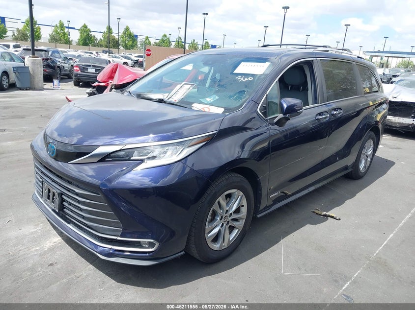 2021 Toyota Sienna VIN 5TDZRKECXMS044120 IAAI salvage auction — SIDE, Salvage Title, sold $10,100 on 2026-07-31 (photo 2)