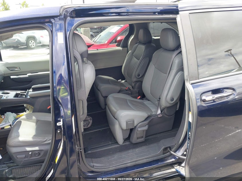 2021 Toyota Sienna VIN 5TDZRKECXMS044120 IAAI salvage auction — SIDE, Salvage Title, sold $10,100 on 2026-07-31 (photo 8)