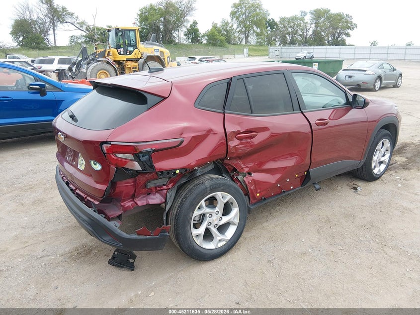 2025 Chevrolet Trax VIN KL77LFEPXSC155409 IAAI salvage auction — RIGHT SIDE, Salvage Title, sold $4,700 on 2026-07-16 (photo 4)