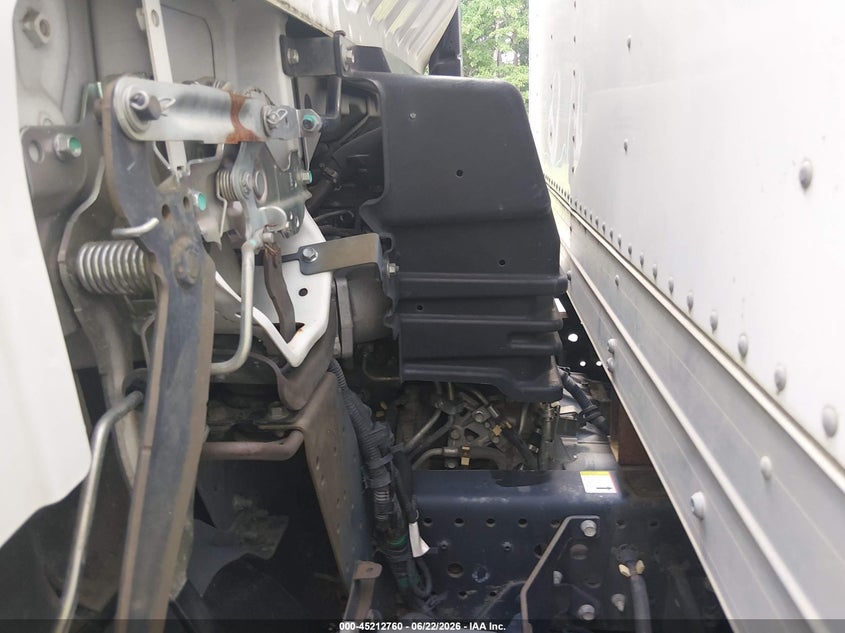 2018 Isuzu Npr VIN JALC4W160J7009618 IAAI salvage auction — NORMAL WEAR, Clear (Florida), sold $10,450 on 2026-07-14 (photo 5)
