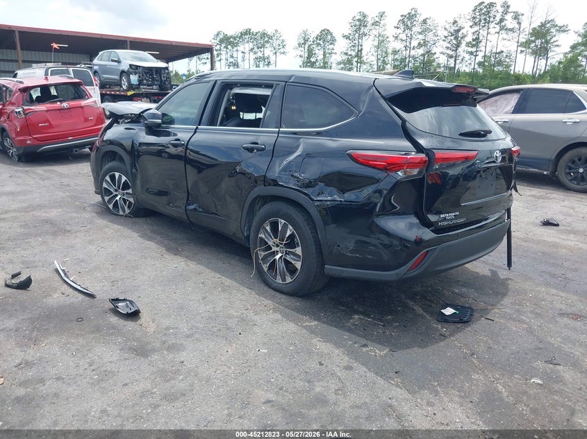 2022 Toyota Highlander VIN 5TDGZRAH3NS112910 IAAI salvage auction — FRONT & REAR, Salvage Title, sold $2,850 on 2026-07-16 (photo 3)
