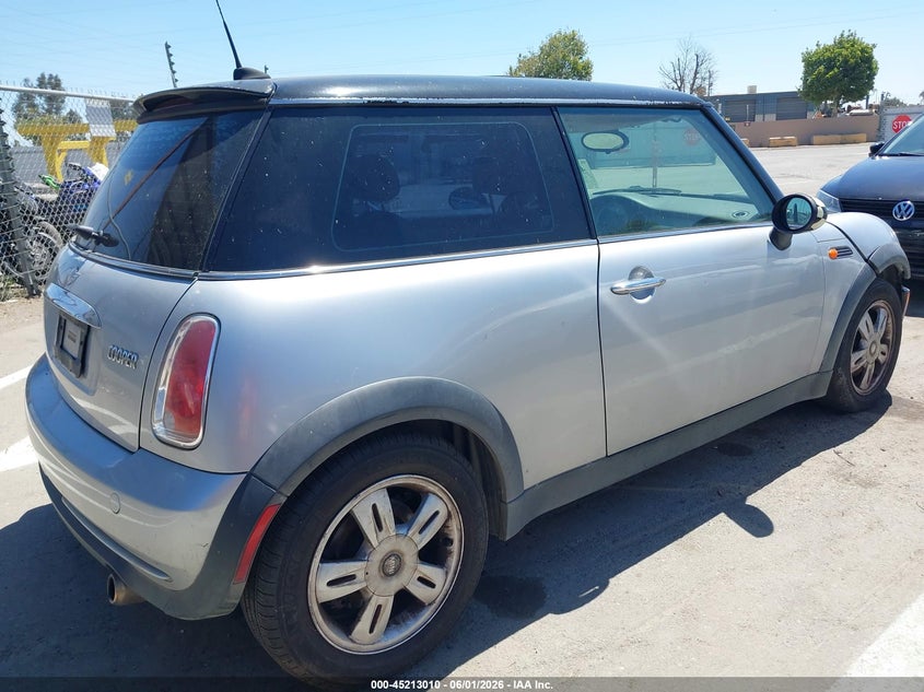 2006 Mini Cooper VIN WMWRC33576TK94217 IAAI salvage auction — NORMAL WEAR, Salvage (California), sold $325 on 2026-07-28 (photo 4)