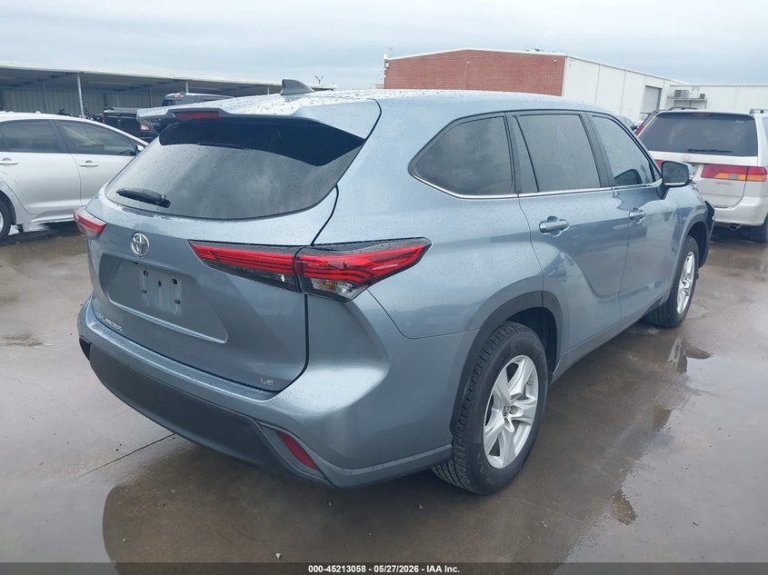 2023 Toyota Highlander VIN 5TDKDRAH1PS500374 IAAI salvage auction — FRONT & REAR, Salvage Title, sold $8,200 on 2026-07-29 (photo 4)