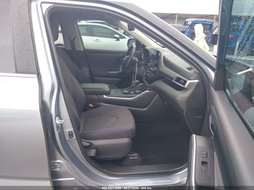 2023 Toyota Highlander VIN 5TDKDRAH1PS500374 IAAI salvage auction — FRONT & REAR, Salvage Title, sold $8,200 on 2026-07-29 (photo 5)
