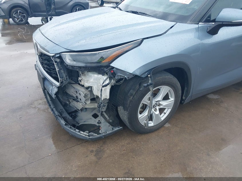 2023 Toyota Highlander VIN 5TDKDRAH1PS500374 IAAI salvage auction — FRONT & REAR, Salvage Title, sold $8,200 on 2026-07-29 (photo 6)