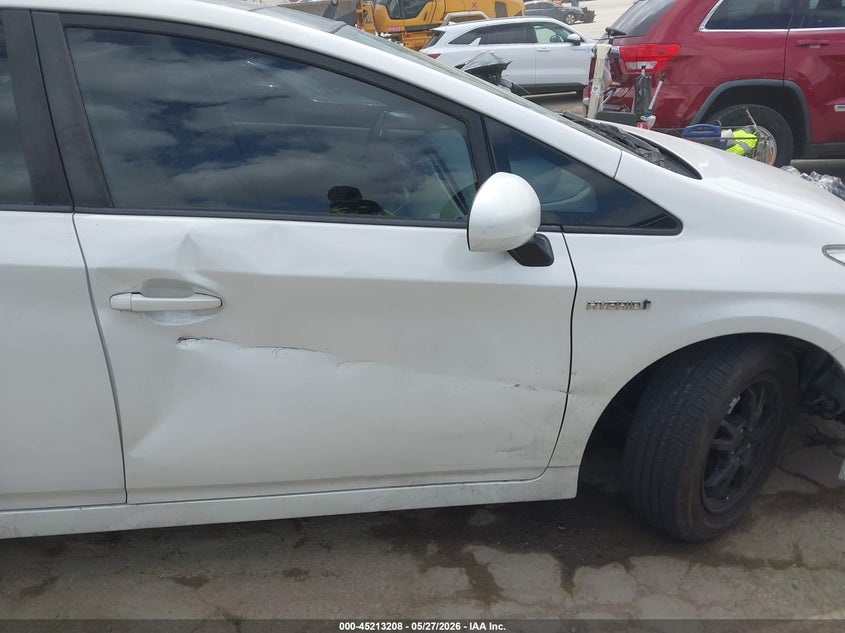 2013 Toyota Prius VIN JTDKN3DU8D5632777 IAAI salvage auction — SIDE, Salvage Title, sold $3,550 on 2026-08-02 (photo 6)