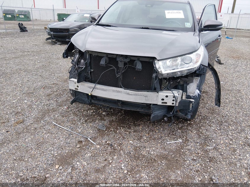 2017 Toyota Highlander VIN 5TDZZRFH2HS197910 IAAI salvage auction — FRONT & REAR, Salvage (Louisiana), sold $6,100 on 2026-07-29 (photo 6)