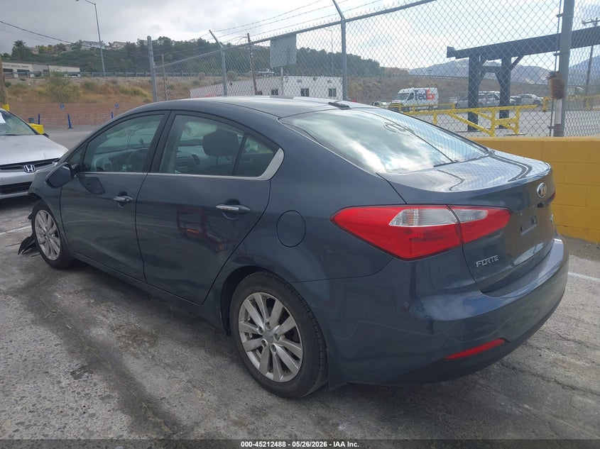 2015 Kia Forte VIN KNAFX4A82F5282233 IAAI salvage auction — FRONT END, Clear (Indiana), sold $425 on 2026-07-08 (photo 3)