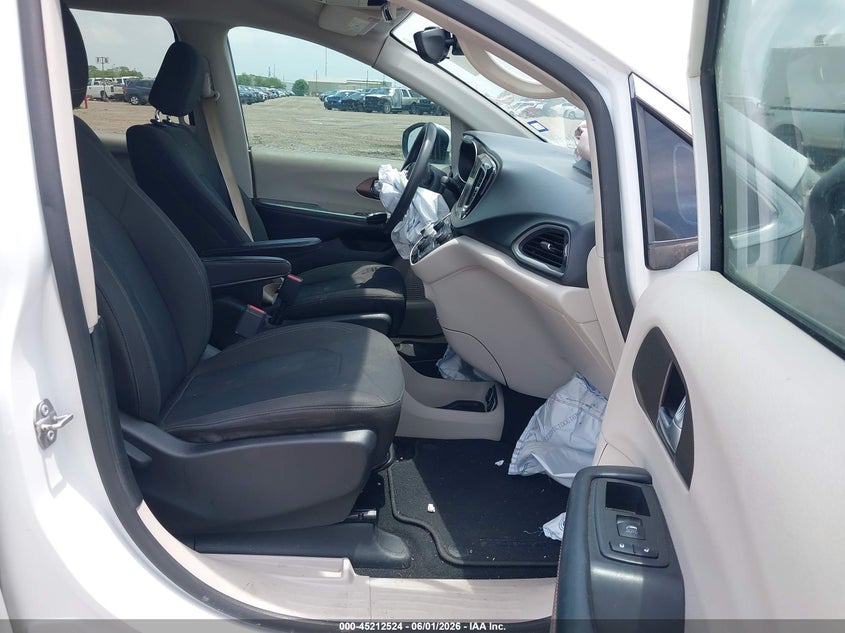 2017 Chrysler Pacifica VIN 2C4RC1DG5HR703591 IAAI salvage auction — ENGINE DAMAGE, Salvage Title, sold $850 on 2026-07-24 (photo 5)