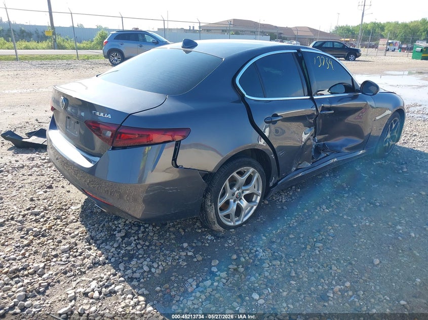 2020 Alfa romeo Giulia VIN ZARFANBN1L7636800 IAAI salvage auction — RIGHT SIDE, Salvage Title, sold $1,900 on 2026-07-09 (photo 4)