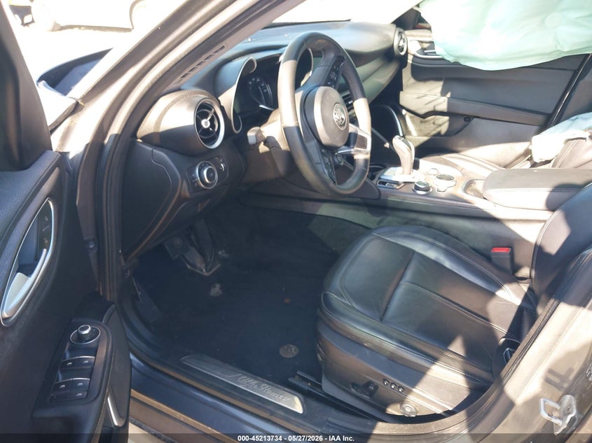 2020 Alfa romeo Giulia VIN ZARFANBN1L7636800 IAAI salvage auction — RIGHT SIDE, Salvage Title, sold $1,900 on 2026-07-09 (photo 5)