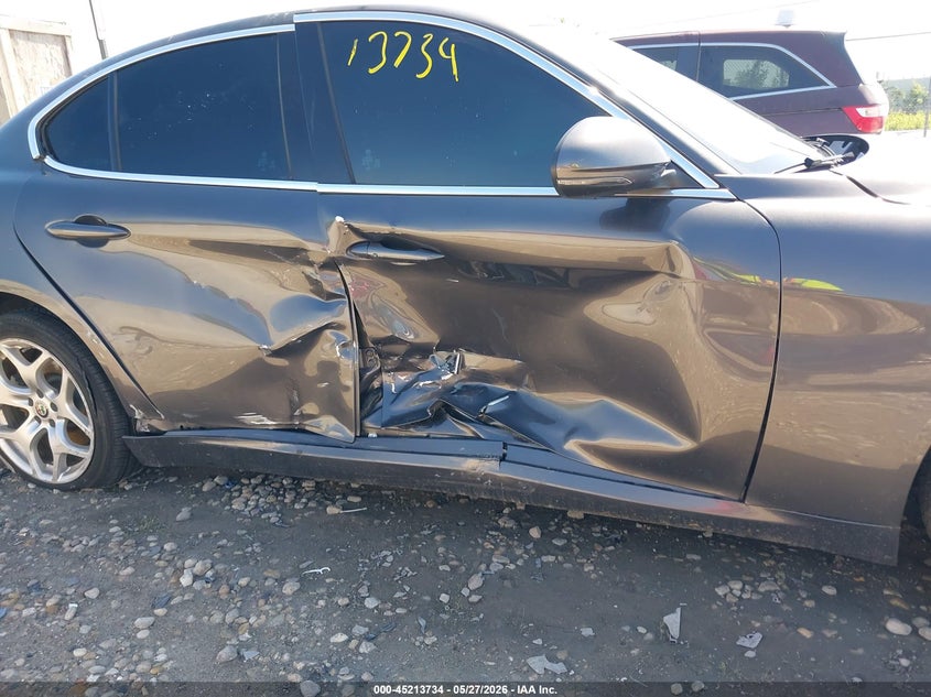 2020 Alfa romeo Giulia VIN ZARFANBN1L7636800 IAAI salvage auction — RIGHT SIDE, Salvage Title, sold $1,900 on 2026-07-09 (photo 6)
