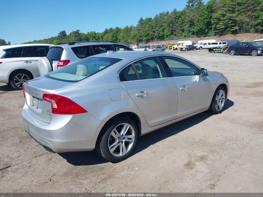 2015 Volvo S60 VIN YV1612TKXF2356897 IAAI salvage auction — NORMAL WEAR, Clear (Massachusetts), sold $500 on 2026-07-24 (photo 4)
