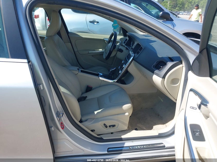 2015 Volvo S60 VIN YV1612TKXF2356897 IAAI salvage auction — NORMAL WEAR, Clear (Massachusetts), sold $500 on 2026-07-24 (photo 5)