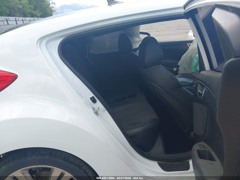 2016 Hyundai Veloster VIN KMHTC6AD8GU289362 IAAI salvage auction — FRONT & REAR, Salvage Title, sold $1,000 on 2026-07-16 (photo 8)