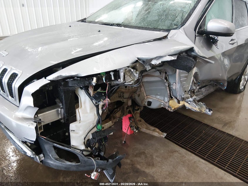 2017 Jeep Cherokee VIN 1C4PJMDB5HW520024 IAAI salvage auction — LEFT FRONT, Salvage Title, sold $725 on 2026-07-28 (photo 6)