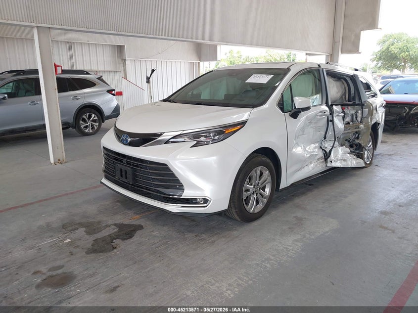 2024 Toyota Sienna VIN 5TDESKFC6RS147379 IAAI salvage auction — SIDE, Salvage Title, sold $13,200 on 2026-07-15 (photo 2)