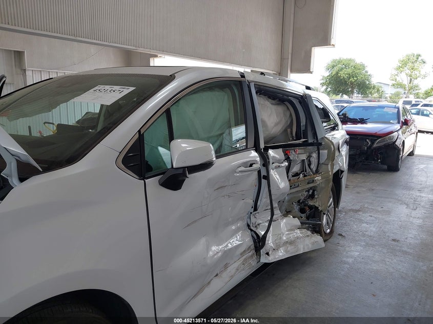 2024 Toyota Sienna VIN 5TDESKFC6RS147379 IAAI salvage auction — SIDE, Salvage Title, sold $13,200 on 2026-07-15 (photo 6)