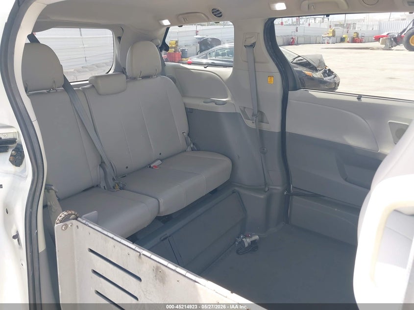 2011 Toyota Sienna VIN 5TDYK3DCXBS114168 IAAI salvage auction — REAR END, Salvage (California), sold $4,050 on 2026-08-02 (photo 8)
