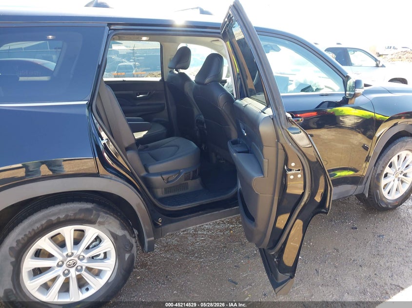 2024 Toyota Highlander VIN 5TDACAB5XRS021135 IAAI salvage auction — RIGHT FRONT, Salvage (Montana), sold $24,300 on 2026-07-15 (photo 8)