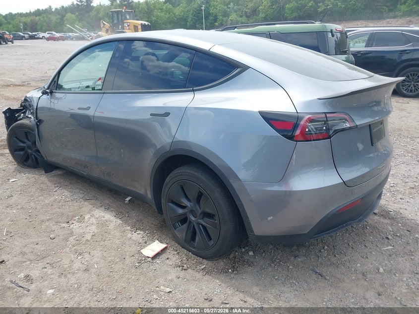2024 Tesla Model y VIN 7SAYGDEE3RF199749 IAAI salvage auction — RIGHT SIDE, Salvage (Massachusetts), sold $11,250 on 2026-08-27 (photo 3)