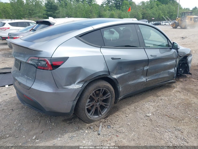 2024 Tesla Model y VIN 7SAYGDEE3RF199749 IAAI salvage auction — RIGHT SIDE, Salvage (Massachusetts), sold $11,250 on 2026-08-27 (photo 4)